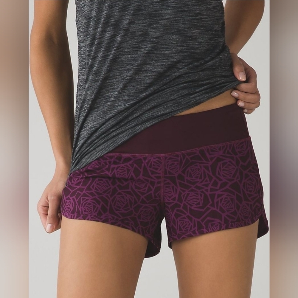 Lululemon Athletica Women’s Running Shorts White Stretch Zip Pocket Size 2